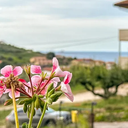 Mare, Monti E Limoni Apartment