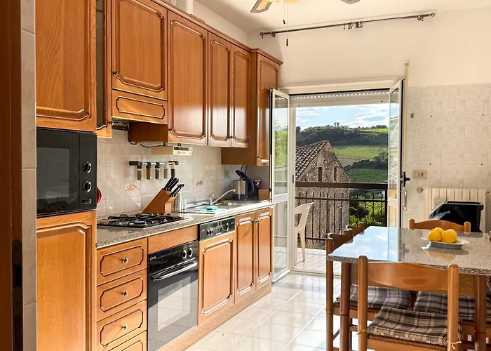 Mare, Monti E Limoni